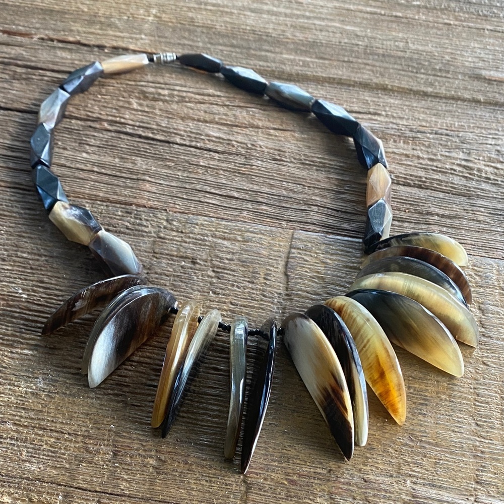 Vintage Acrylic faux horn statement bib necklace. Tribal boho rustic cabincore